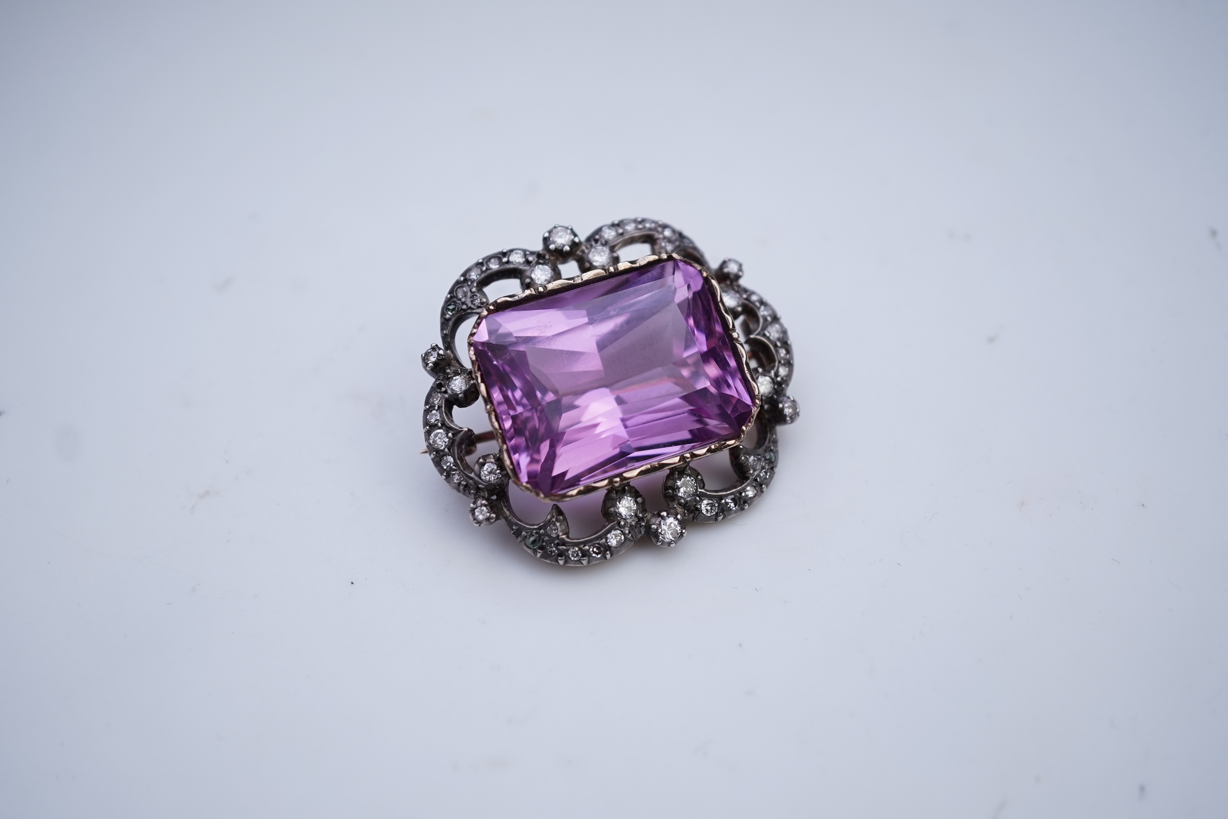 A fine kunzite and diamond brooch